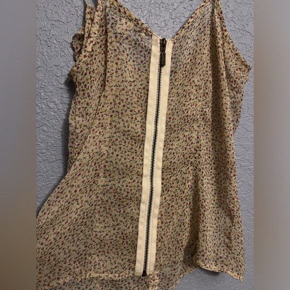 Forever 21 | Floral Ruffle Front Spaghetti Strap Tank-Top | Large - Picture 5 of 9